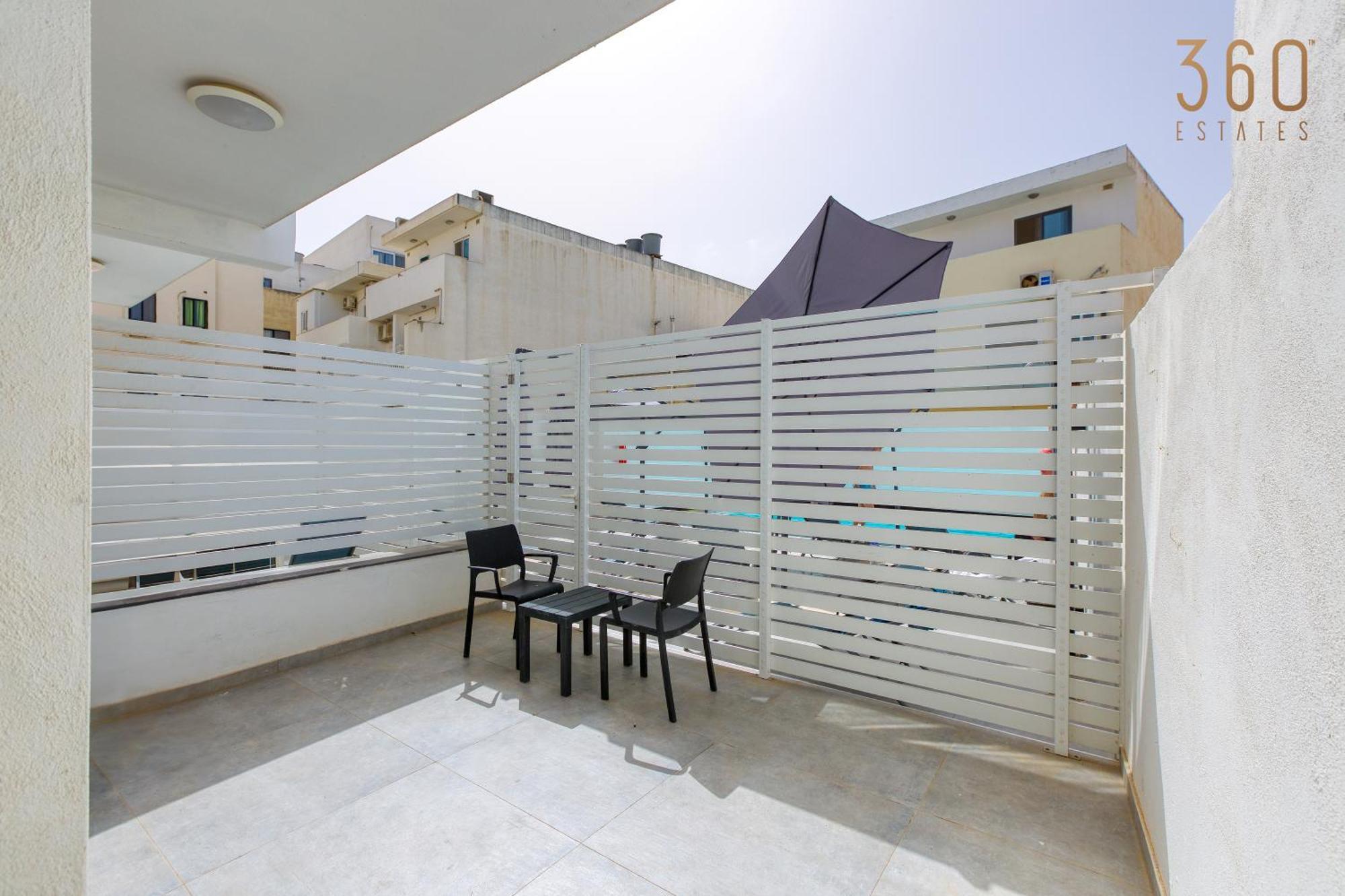 The Swieqi Poolside Suites Is-Swieqi Ngoại thất bức ảnh